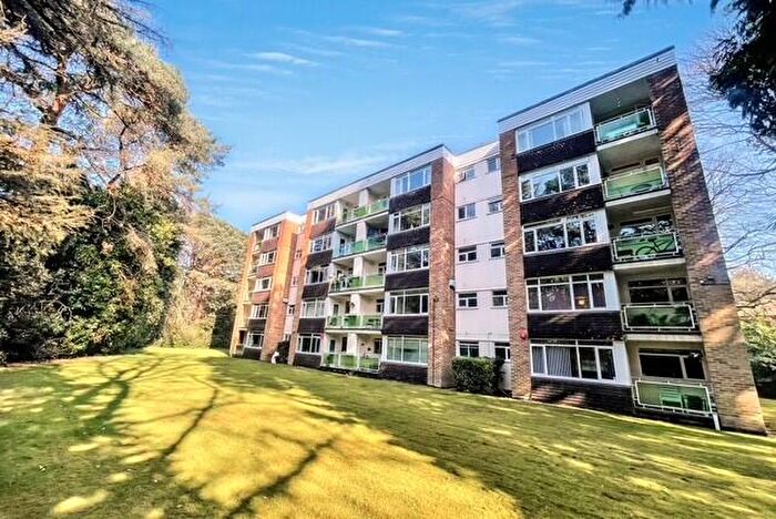 2 Bedroom Flat For Sale In The Avenue, BH13