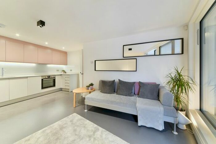 3 Bedroom Flat To Rent In Beadnell Road, London, SE23