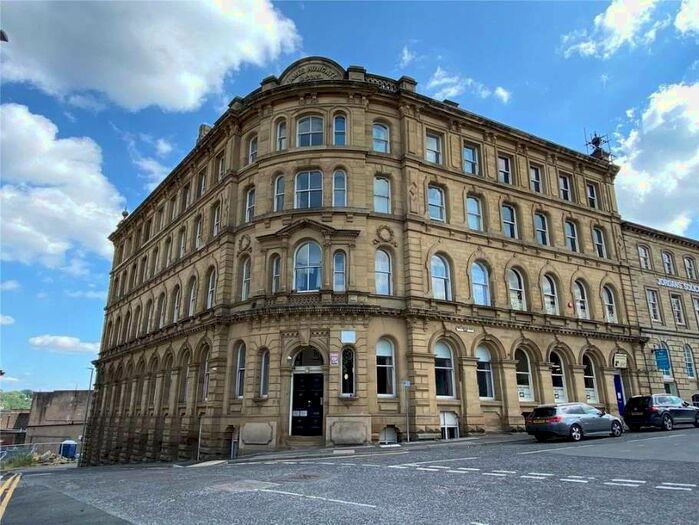 2 Bedroom Flat To Rent In Howgate House, Dewsbury, WF13