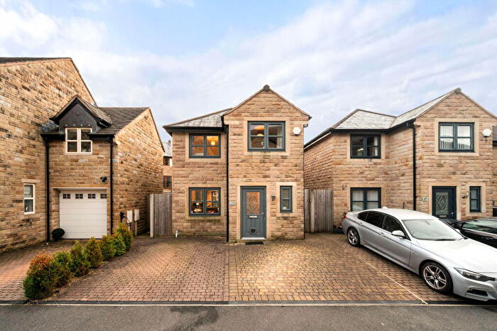 3 Bedroom Detached House For Sale In Knoll Close, Greenfield, Saddleworth, OL3