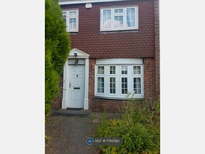 3 Bedroom Terraced House To Rent In Roding Lane North, London, IG8