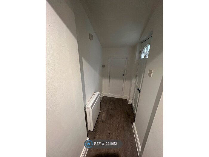 Studio To Rent In Aldridge Road Villas Basement, London, W11