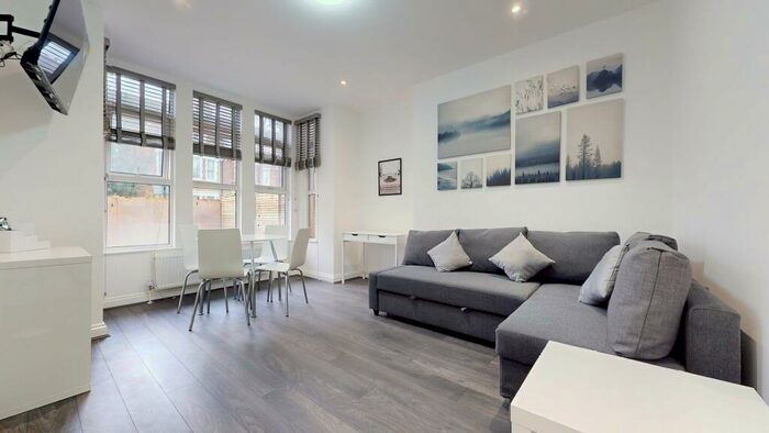 2 Bedroom Flat To Rent In Blenheim Gardens, NW2