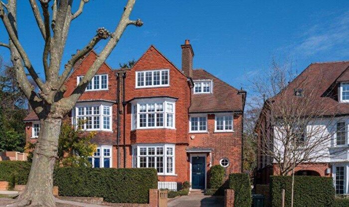2 Bedroom Apartment To Rent In Ferncroft Avenue, London, NW3