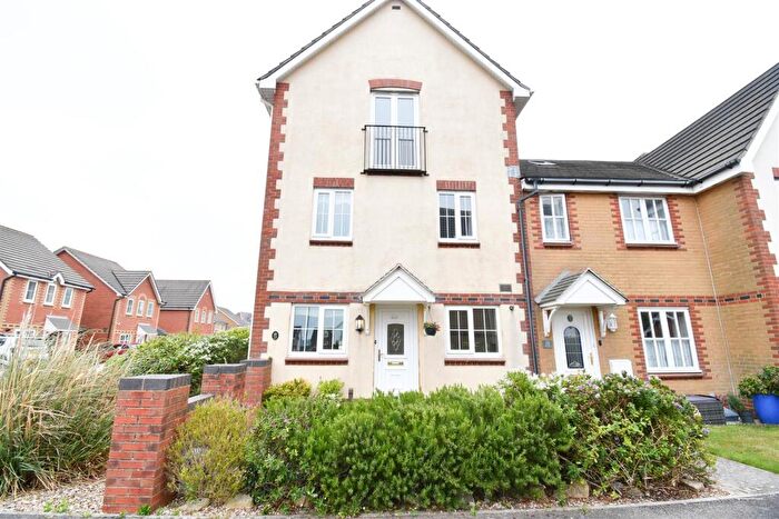 4 Bedroom End Of Terrace House For Sale In Gwalch Y Penwaig, Barry, CF62