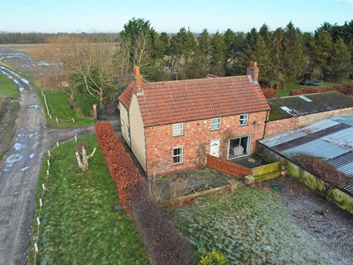 4 Bedroom Detached House For Sale In Carr Lane, Weel, HU17