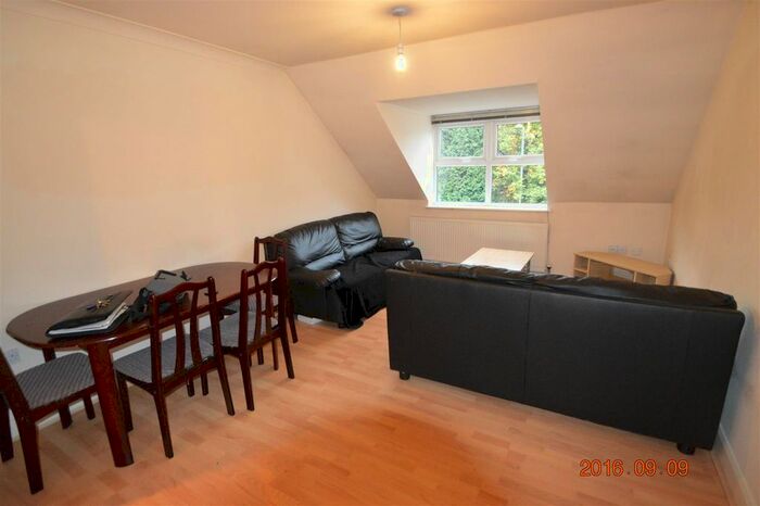 2 Bedroom Flat To Rent In Park Lodge, - Alexander Road South, Whalley Range, Manchester, M16