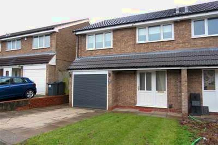 3 Bedroom Semi-Detached House To Rent In Broad Acres, Northfield, B31