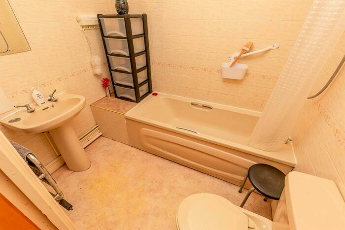 1 Bedroom Apartment For Sale In The Fosseway, Bristol, BS8