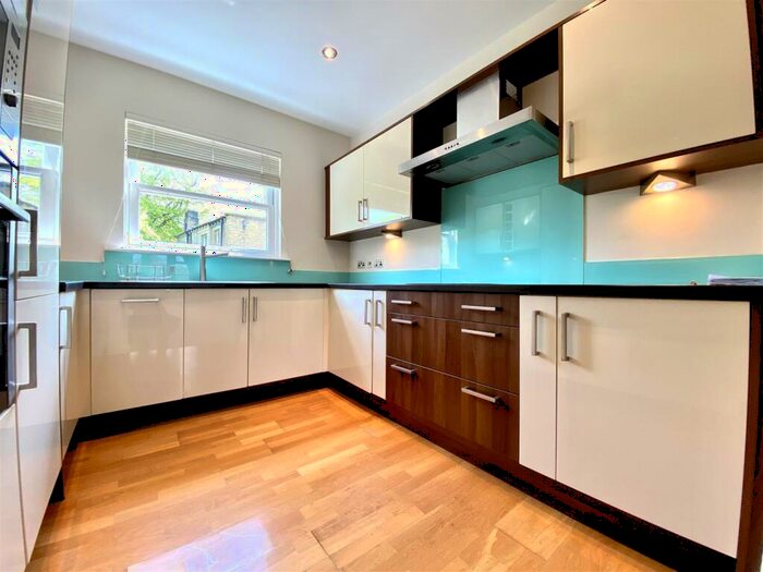 2 Bedroom Flat For Sale In Church Tower View, Huddersfield, HD3