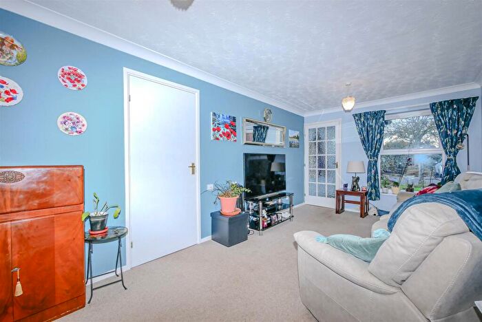 2 Bedroom Bungalow For Sale In Chiltern Close, Benson, OX10