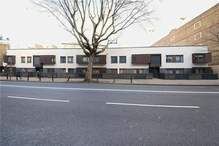 2 Bedroom Flat To Rent In Polychrome Court, Waterloo, London, SE1