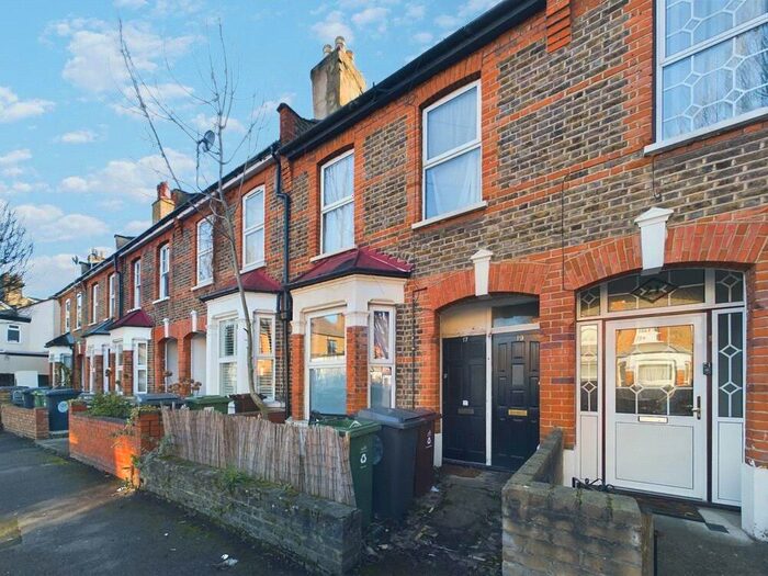 1 Bedroom Flat To Rent In Bakers Avenue, Walthamstow, London, E17