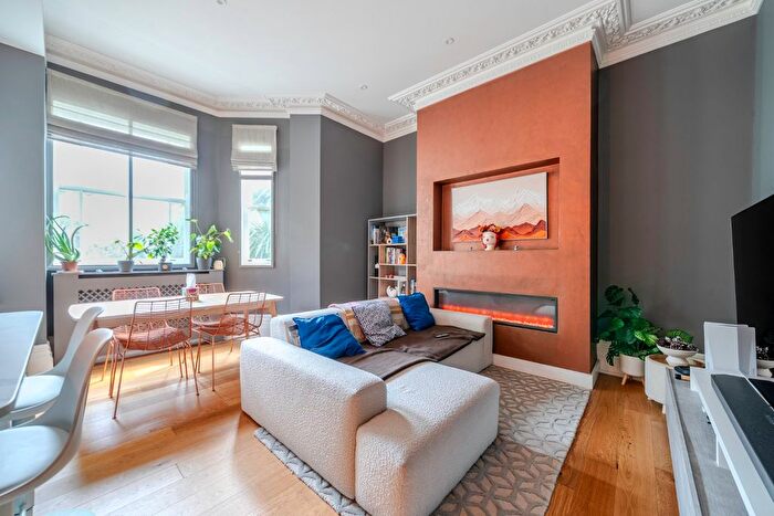 3 Bedroom Flat For Sale In Edith Grove, Chelsea, London, SW10