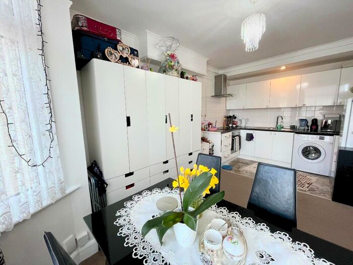 Studio To Rent In Babington Road, London, NW4