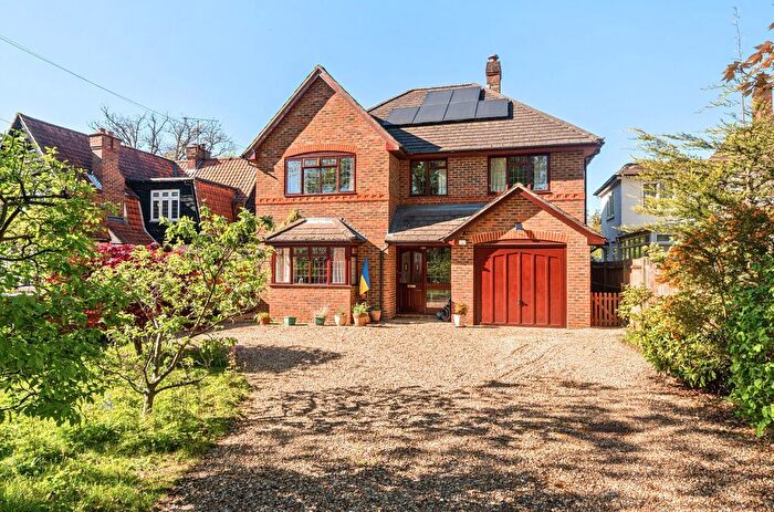 4 Bedroom Detached House For Sale In Sycamore Road, Farnborough, Hampshire, GU14
