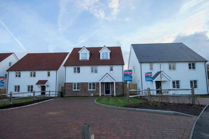 5 Bedroom Detached House To Rent In Stockwood Meadow, Staplecross, TN32