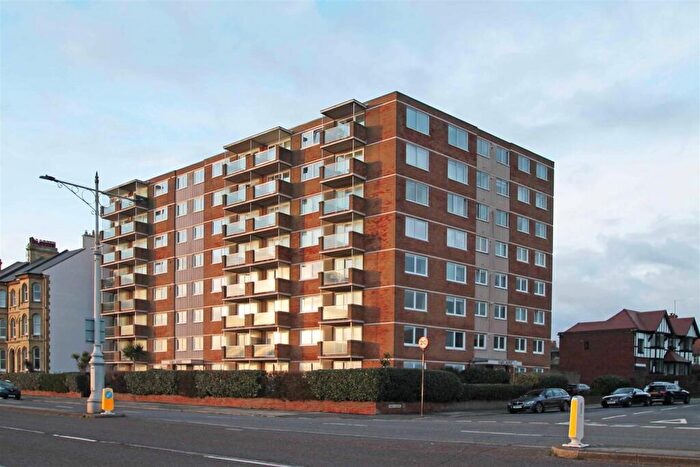 2 Bedroom Flat For Sale In Fairlawns, Kingsway, Hove, BN3