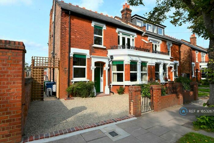 5 Bedroom Semi-Detached House To Rent In Hemington Avenue, London, N11