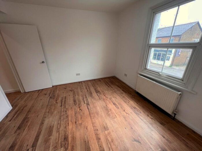 4 Bedroom Flat To Rent In Eastfield Road, Burnham, Slough, SL1