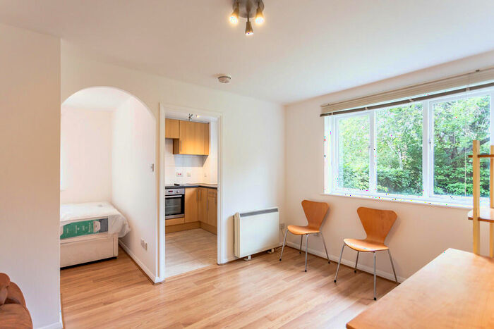 Studio To Rent In Brindley Close, Alperton, HA0