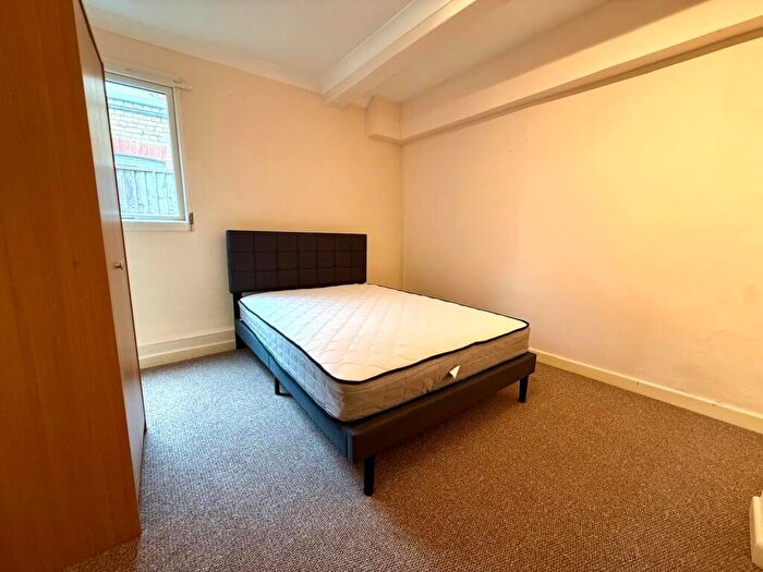 Flat To Rent In Cowley Road, Oxford, OX4