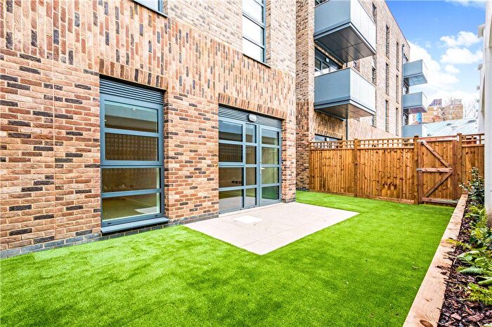 1 Bedroom Flat To Rent In Alwen Court, Pages Walk, London, SE1