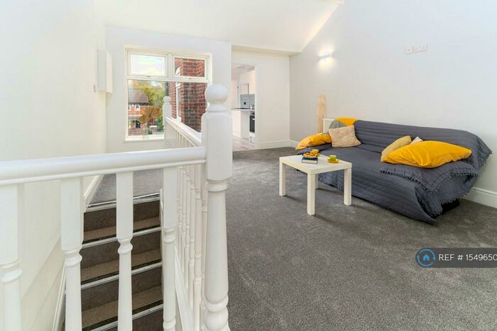 1 Bedroom Flat To Rent In Romiley, Stockport, SK6