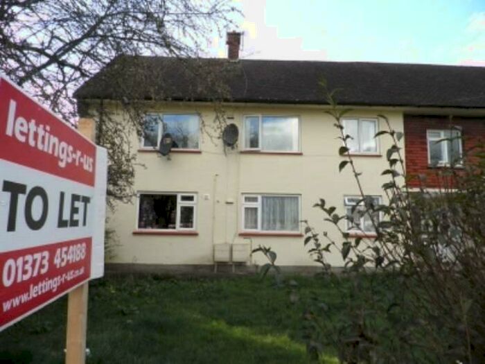 2 Bedroom Flat To Rent In St Johns Road, Frome, Somerset, BA11