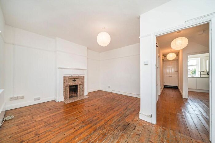 4 Bedroom Flat To Rent In Shooters Hill Road, Blackheath, SE3