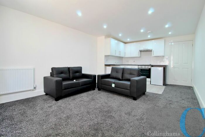 2 Bedroom Flat To Rent In Clapham Road, Stockwell, SW9