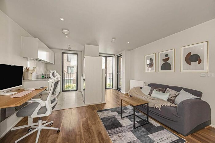 1 Bedroom Flat For Sale In Evan House, Canning Town, E16