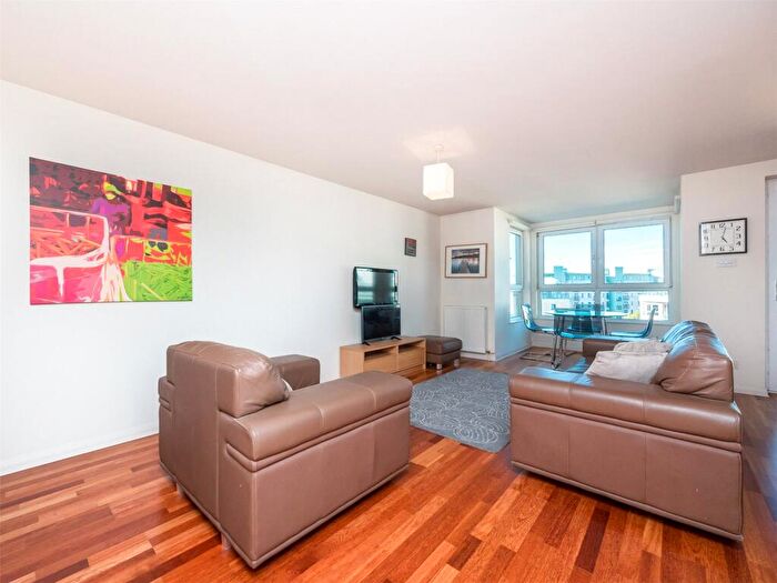 2 Bedroom Flat To Rent In Portland Gardens, Edinburgh, EH6