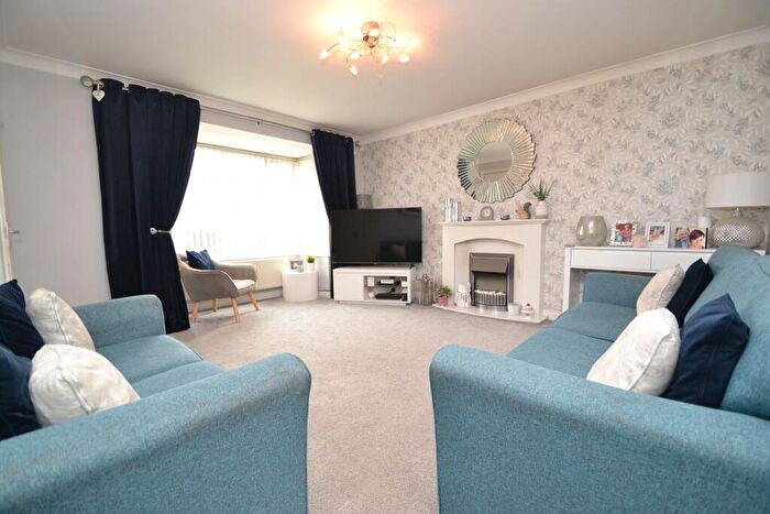 5 Bedroom Detached House For Sale In Croftlands, Idle, BD10