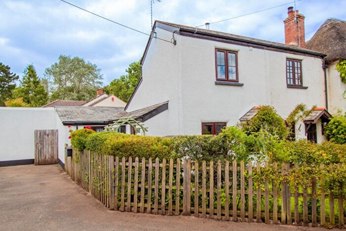 2 Bedroom Cottage For Sale In Hoopers Court, Rockbeare, EX5