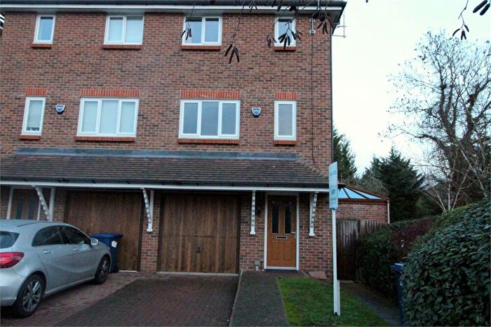 4 Bedroom Town House To Rent In Earlsbury Gardens, Edgware, HA8