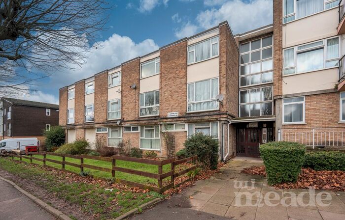 3 Bedroom Flat To Rent In Handsworth Avenue, London, E4