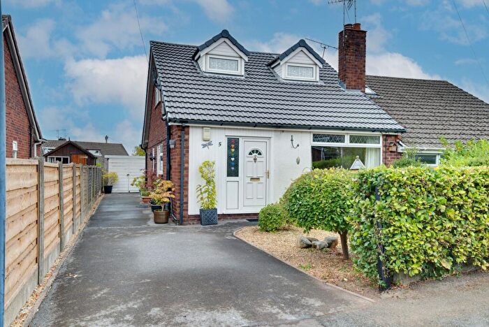 3 Bedroom Semi-Detached House For Sale In Devon Place, Congleton, CW12