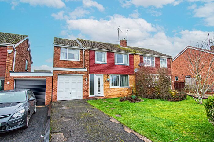 4 Bedroom Semi-Detached House For Sale In Mountfield Road, Irthlingborough, NN9