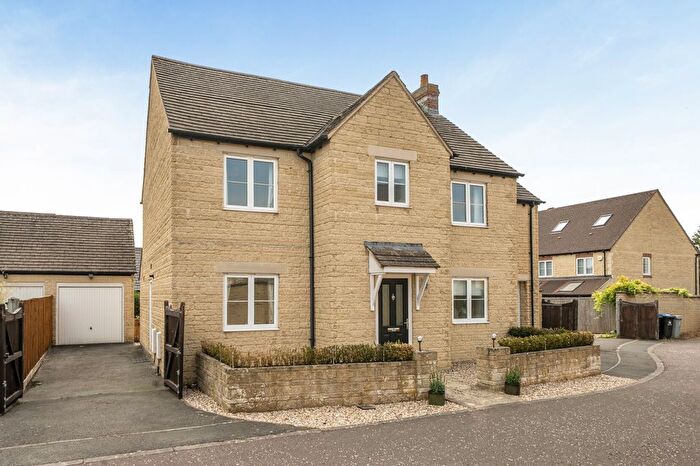 4 Bedroom Detached House For Sale In Barley Crescent, Carterton, OX18