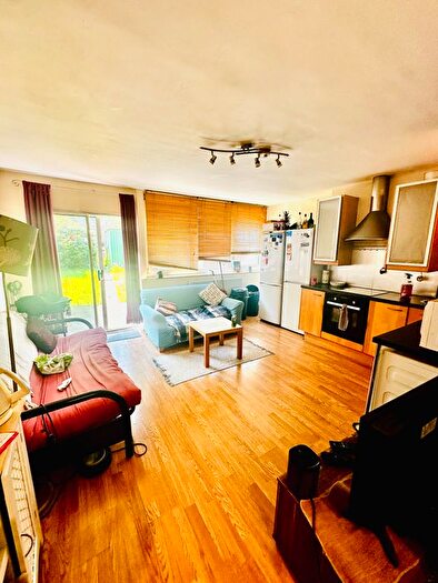 4 Bedroom Flat To Rent In Lytton Grove, London, SW15