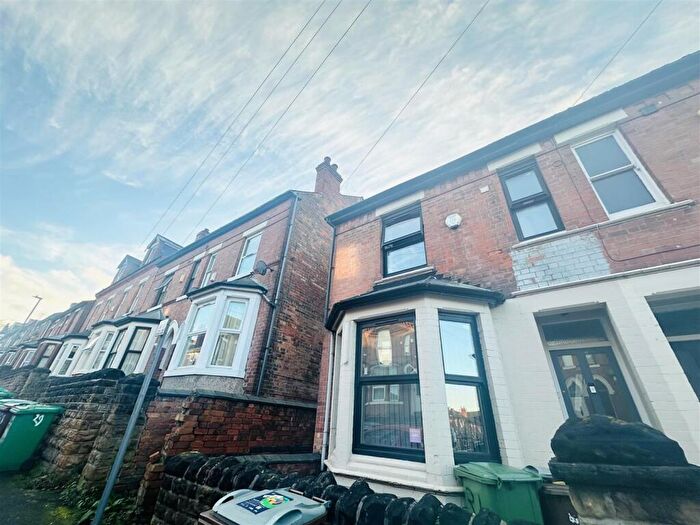 6 Bedroom House To Rent In Balfour Road, Nottingham, NG7