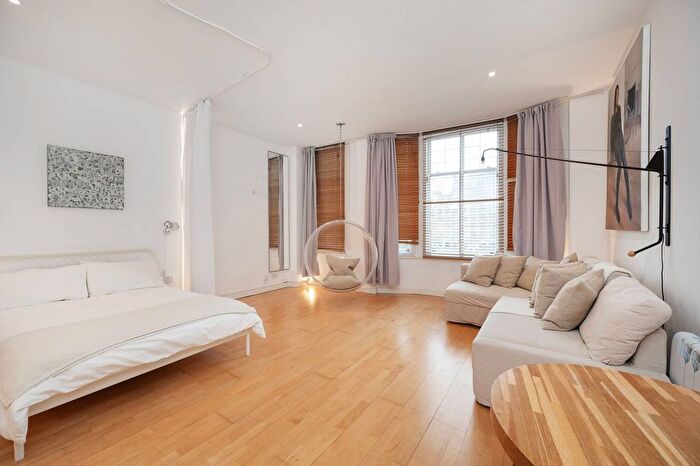 Studio To Rent In West Smithfield, Farringdon, London, EC1A