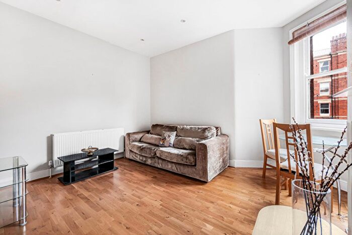 1 Bedroom Flat To Rent In Lurline Gardens, London, SW11