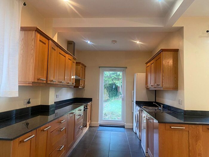 4 Bedroom Semi-Detached House To Rent In Grosvenor Road, London, N3