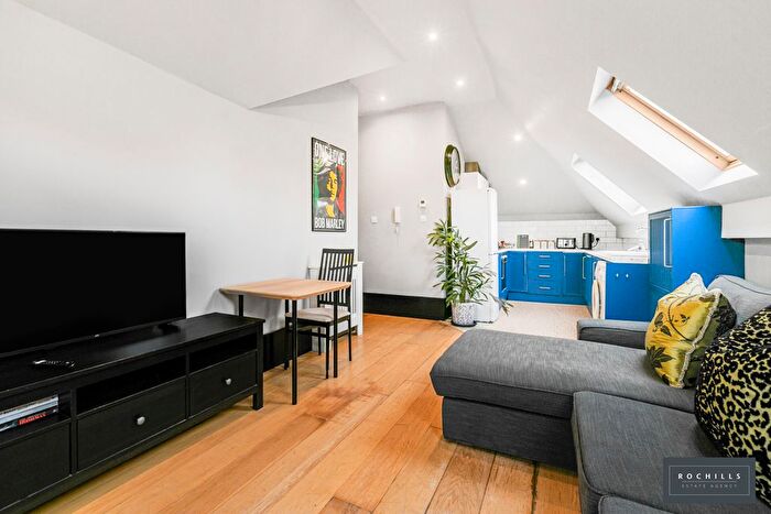 1 Bedroom Flat To Rent In Hersham Road, Walton-On-Thames, Surrey, KT12