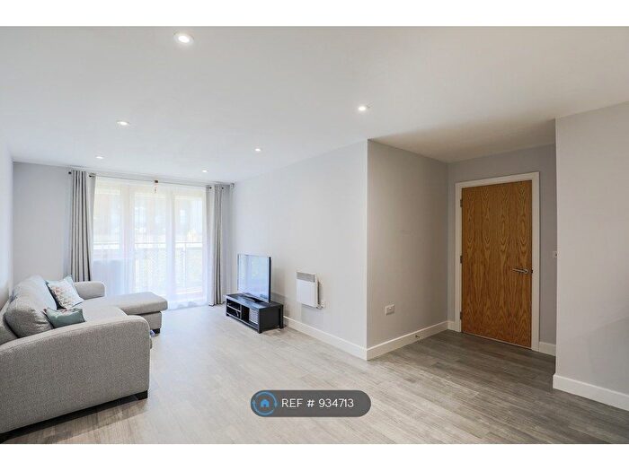 2 Bedroom Flat To Rent In Leamore Court, London, E2