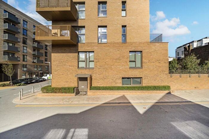 3 Bedroom Flat For Sale In Sorrel Mead, London, NW9