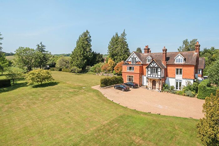 2 Bedroom Flat For Sale In Polsted Lane, Compton, GU3