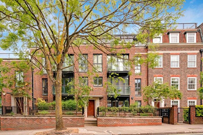 3 Bedroom Apartment For Sale In North End Way, Hampstead, NW3